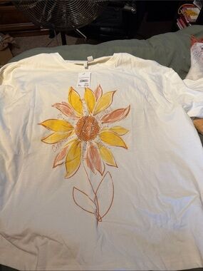 Cato White Short Sleeve Tee with Yellow and Brown Sunflower Graphic